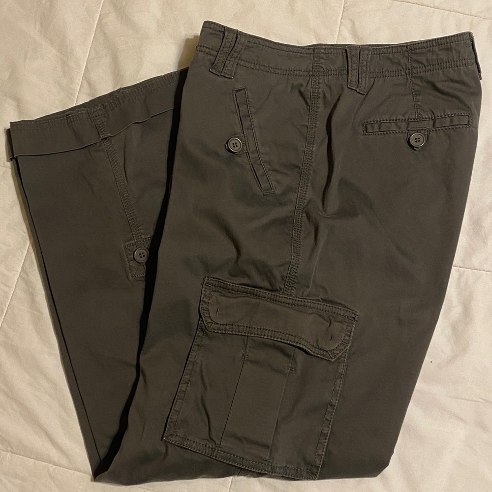 Liz Claiborne Women’s Dark Olive Green Nicer Cargo Pants